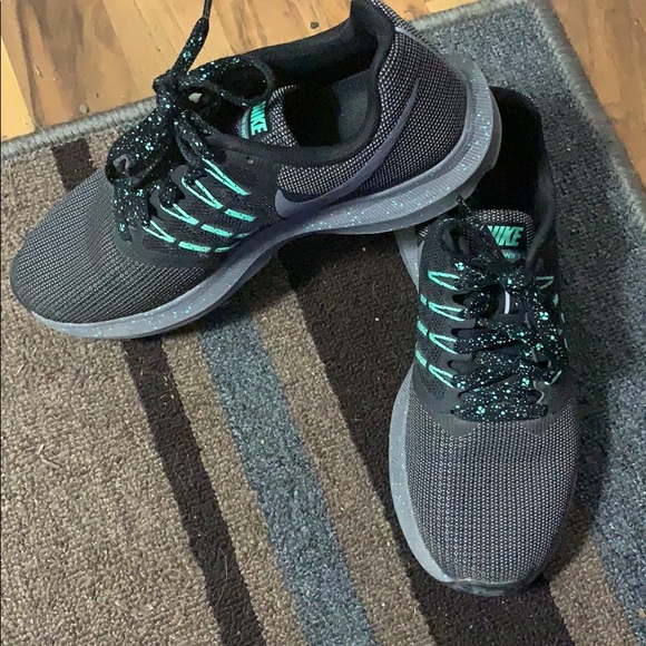 nike run swift on feet